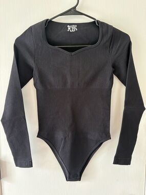 OQQ Ribbed LongSleeve Bodysuit size S NWOT